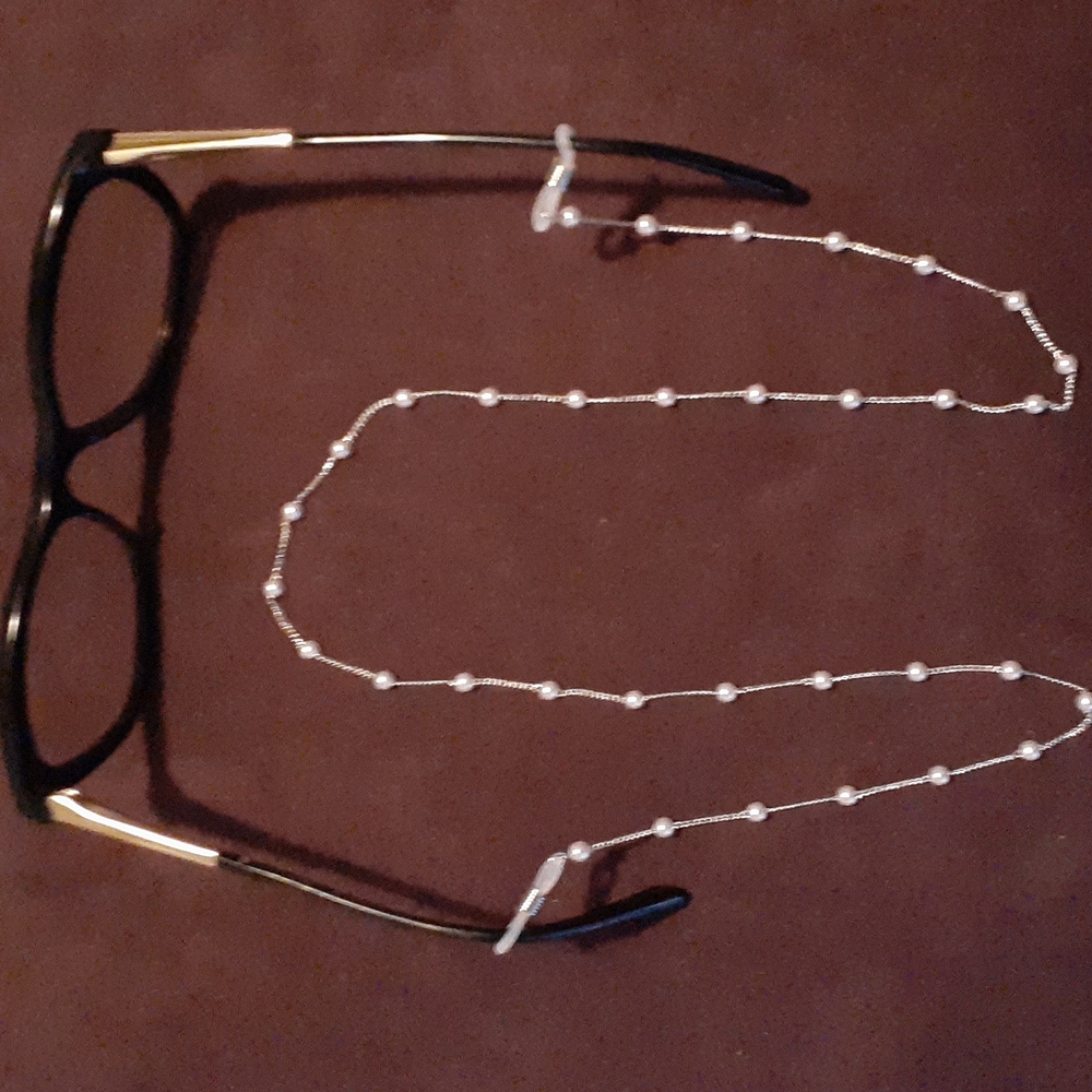 Silver & Pearl Pearly Princess Neck  Holder For Glasses. 26" (L10)